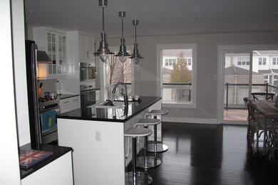 Inspiration for a contemporary kitchen remodel in Toronto