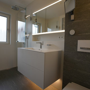 Aus einem Badezimmer wird ein Duschbad der extra Klasse