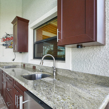 Traditional Style Summer Kitchen and Dining Area