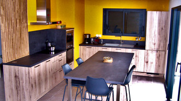 Pose d'une cuisine haut de gamme avec hotte plafond à La grande motte dans  l'Hérault - Inside by SP