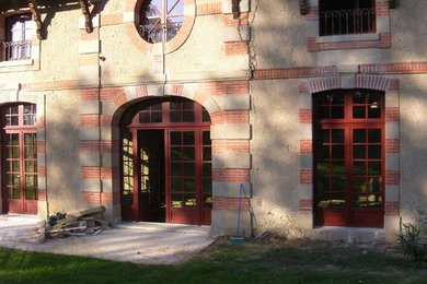 This is an example of a country exterior in Toulouse.
