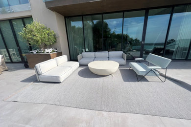 Inspiration for a modern patio remodel