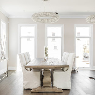 インディアナポリスのトランジショナルスタイルのLDKの画像 (ベージュの壁、淡色無垢フローリング、ベージュの床)