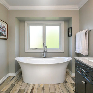 Stunning Bathroom with New Windows - Renewal by Andersen Greater Toronto, Ontari