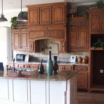 Train Custom Homes-Pictures of Custom Kitchens in Custom Homes.