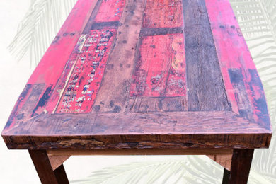 Esstisch aus altem Bootsholz