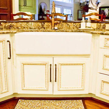 White and Bright Vintage Traditional Kitchen