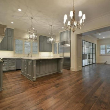 Large Beautiful Transitional Kitchen