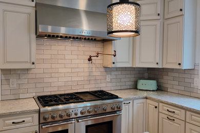 Kitchen - kitchen idea with ceramic backsplash