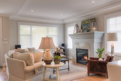 Inspiration for a timeless living room remodel in Toronto