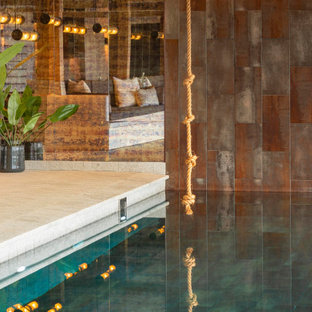 Foto de piscina alargada, costera, grande, interior y rectangular, con privacidad y adoquines de piedra natural