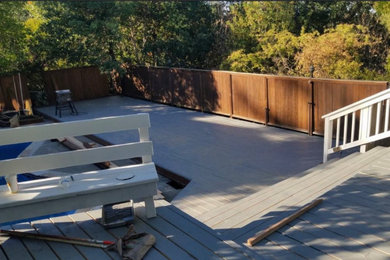 Example of a minimalist deck design in San Francisco