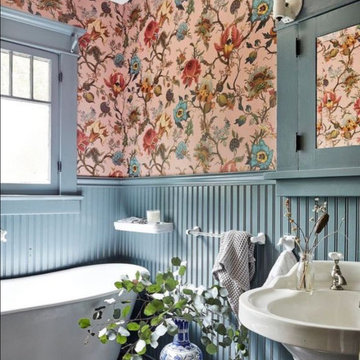 Wallpaper installation Bathroom in Roswell