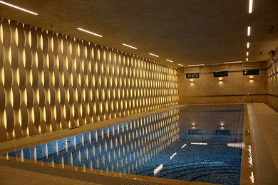 Несколько примеров использования световых панелей в интерьерах частных бассейнов