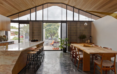 Houzz Tour: Shapely Cedar Ceiling Spreads Wings Over Family's New Home