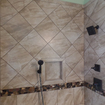 Shady Elm Hall Bathroom