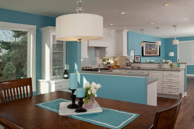 Kitchen - traditional kitchen idea in Seattle