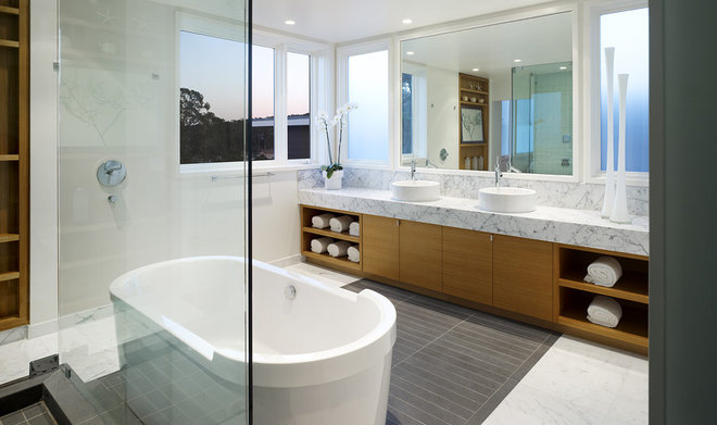Contemporary Bathroom by John Maniscalco Architecture