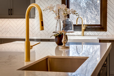 Home design - farmhouse home design idea in Toronto