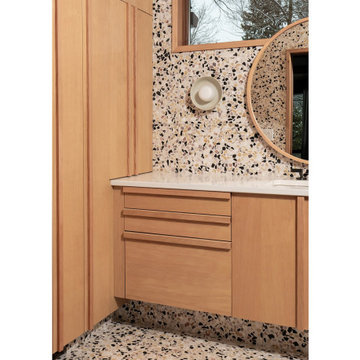 Tretow- Alasbaster Mix Chip Venice Bathroom