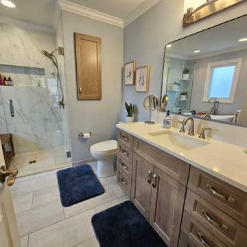 Showplace EVO Maple Sparrow Primary Bath