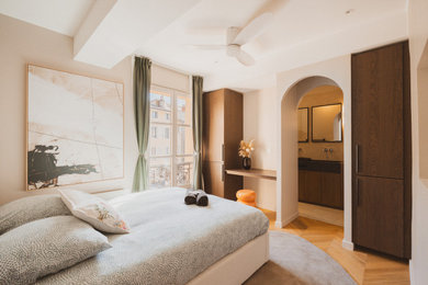 Cette image montre une chambre design.