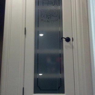 Small traditional kitchen pantry appliance - Kitchen pantry - small traditional u-shaped kitchen pantry idea in Cincinnati with a drop-in sink, recessed-panel cabinets, white cabinets, granite countertops, multicolored backsplash, stone slab backsplash, white appliances and an island