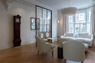 Design ideas for a contemporary living room in London.