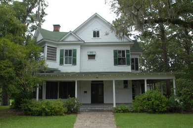 Example of a classic exterior home design in Atlanta