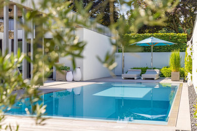 Moderner Pool in Sonstige