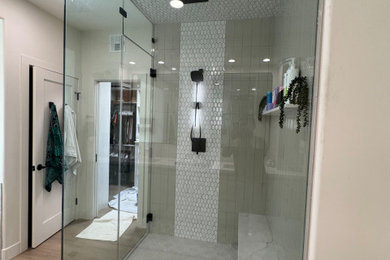 Bathroom - modern bathroom idea in Phoenix
