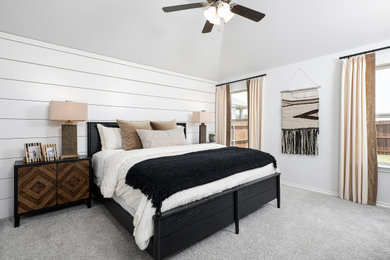 Bedroom - traditional master carpeted and vaulted ceiling bedroom idea in Dallas