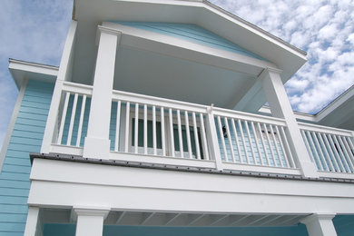 Example of a beach style balcony design in Houston