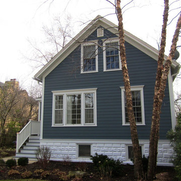 Winnetka, IL James Hardie Siding Farm Style Home Blue