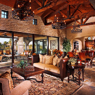 Diseño de salón para visitas abierto, mediterráneo, de tamaño medio, con paredes grises, suelo de pizarra, chimenea tradicional y marco de chimenea de piedra