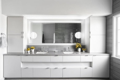 Example of a minimalist bathroom design in Other