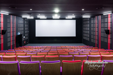 Aménagement d'une salle de cinéma moderne.