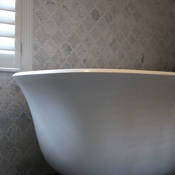 Free standing bathtub