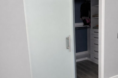 Minimalist bedroom photo in Los Angeles