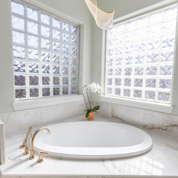master bath with soaking tub