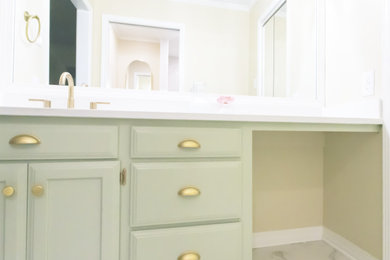 Bathroom - modern bathroom idea in New Orleans