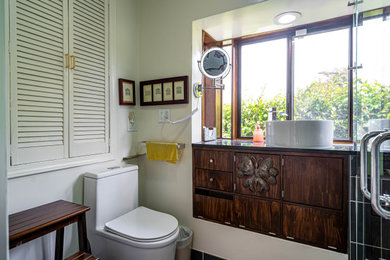 Bathroom - bathroom idea in Los Angeles