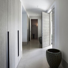 7654 FI Master Bedroom Hallway