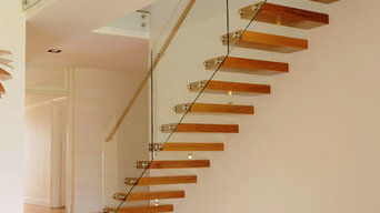 Cantilevered stair
