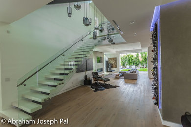 Inspiration for a modern home design remodel in Los Angeles