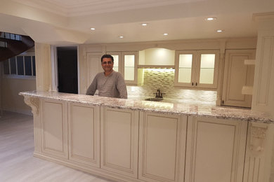 Elegant home bar photo in Toronto