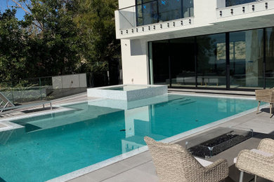 Inspiration for a modern home design remodel in Los Angeles