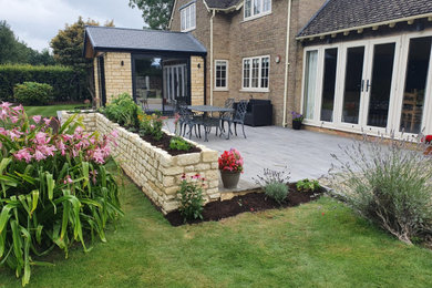 Moderner Patio in Gloucestershire