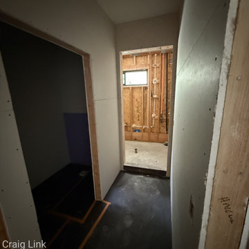 Master Bathroom in Santa Paula (Before)
