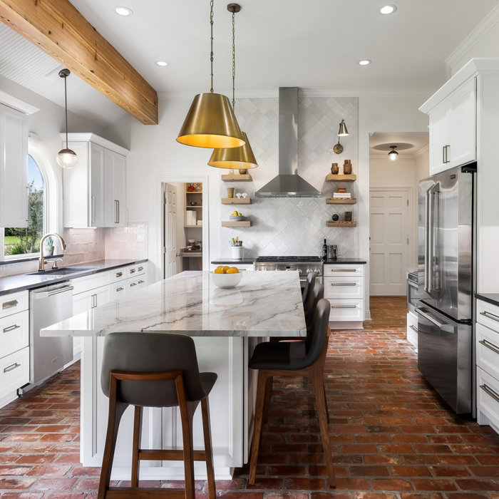 Eat-in kitchen - large u-shaped brick floor and brown floor eat-in kitchen idea in New Orleans with an undermount sink, recessed-panel cabinets, white cabinets, quartzite countertops, white backsplash